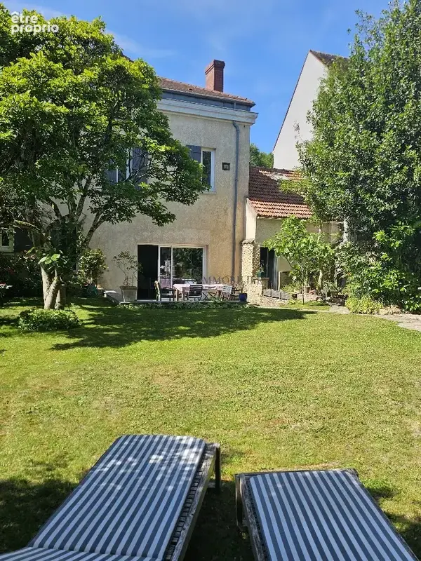 Thoiry centre village. Maison ancienne de 6 pièces sur 371 m2 de terrain. - photo 3