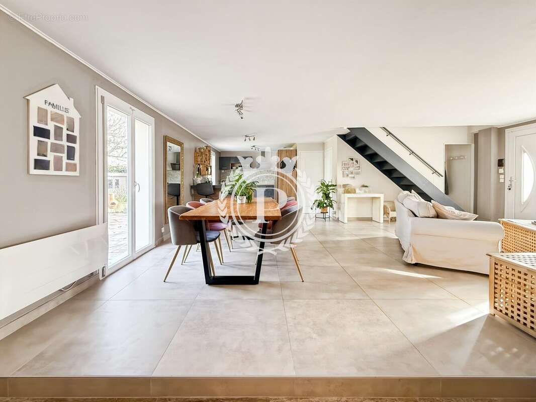 Maison à FONTENAY-TRESIGNY