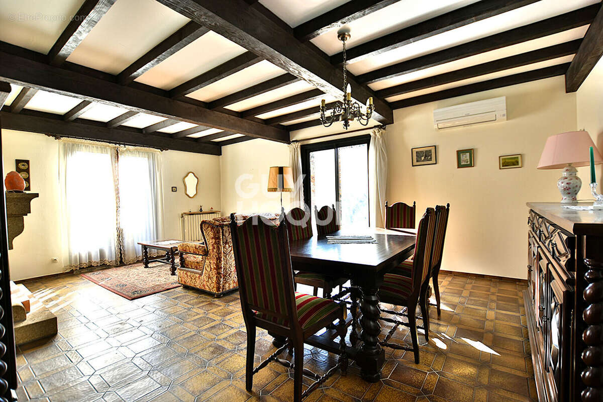 Maison à LAROQUE-DES-ALBERES