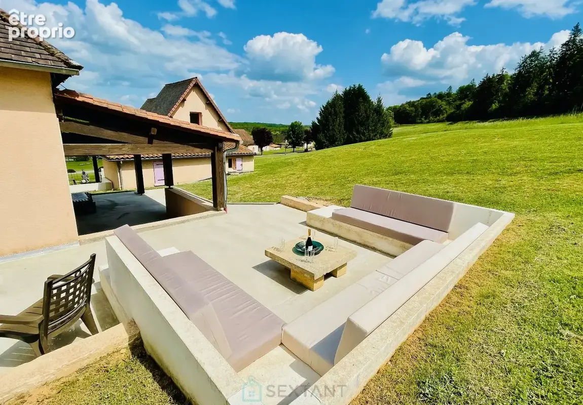 Somptueux domaine de 27 hectares dédié à l'événementiel, offrant un bâti immobilier d'environ 1800m² avec piscines et 5 étangs a - photo 15
