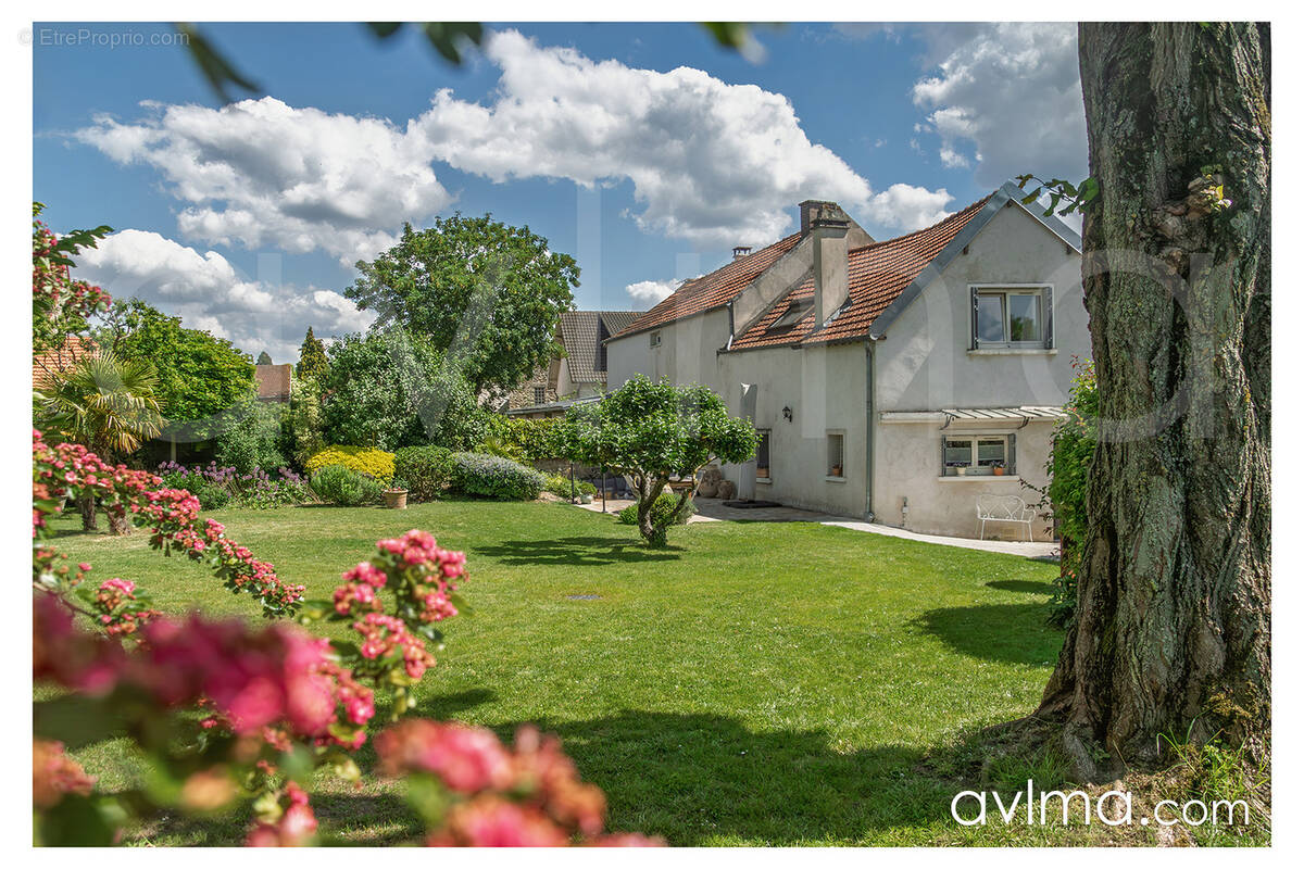 Maison à CRESPIERES