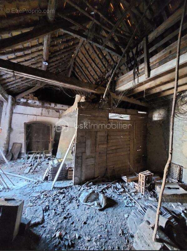 Terrain à MONTIGNY-LENCOUP