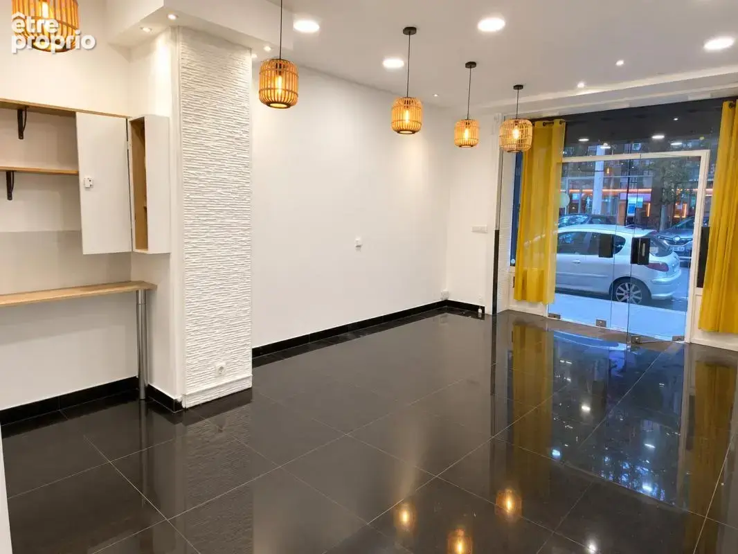 Photo Commerce à Paris-17e au prix de 340 001€