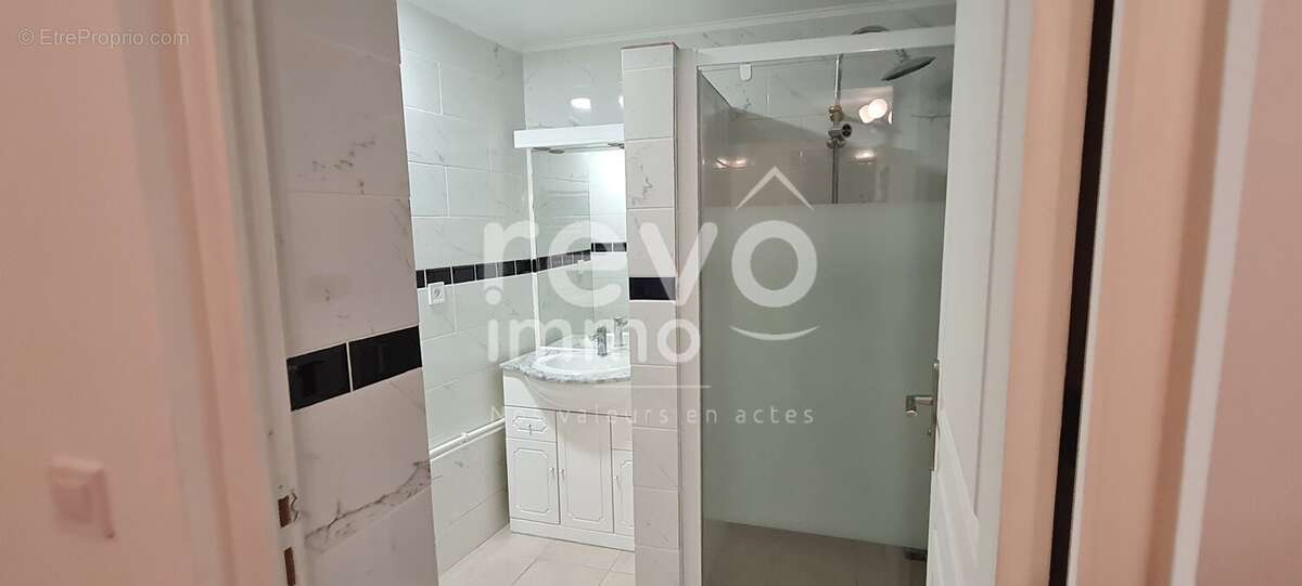 Appartement à MONNIERES