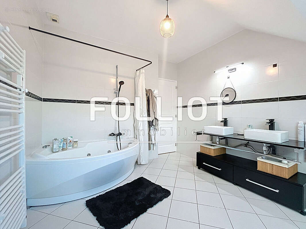 Maison à LINGREVILLE