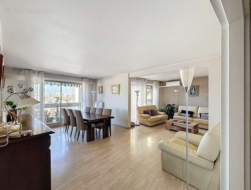 Appartement à MARSEILLE-1E