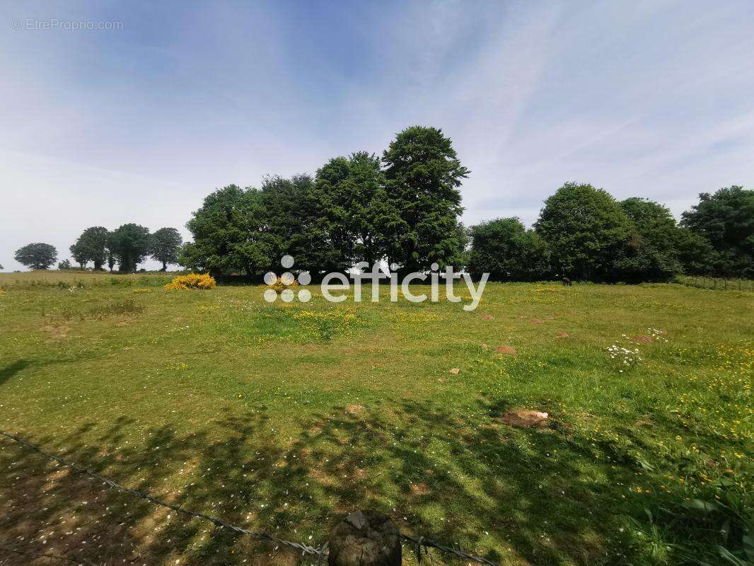 Maison à SAINT-SEVER-CALVADOS