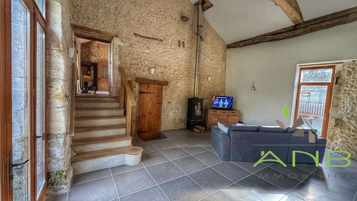 Maison à SAINT-MARTIAL-VIVEYROL