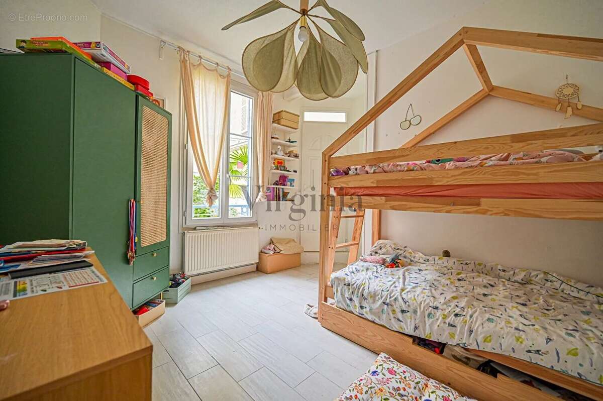 Appartement à CHARENTON-LE-PONT