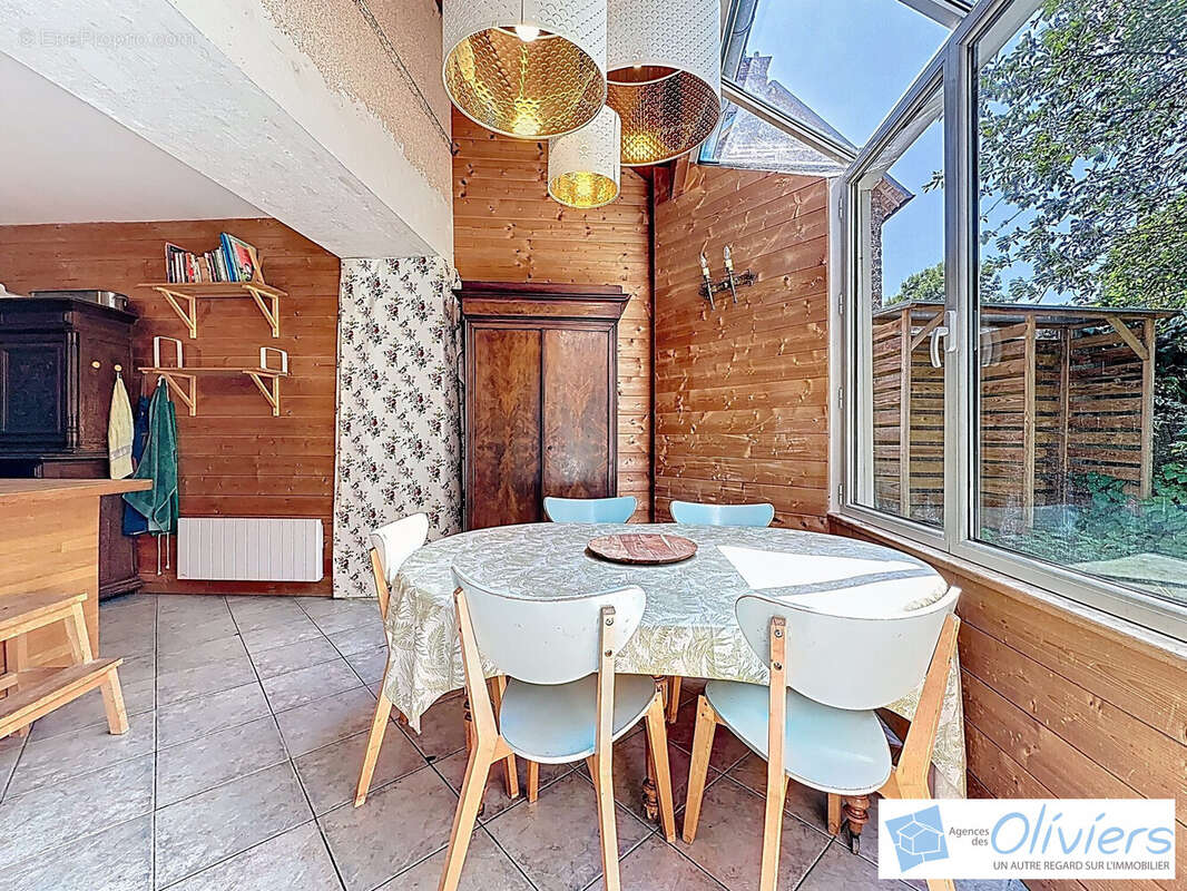 Maison à VOISINS-LE-BRETONNEUX