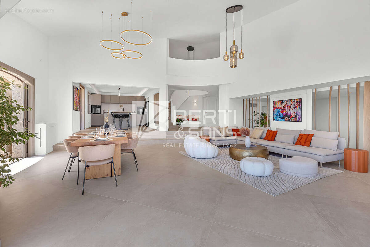 Maison à MANDELIEU-LA-NAPOULE