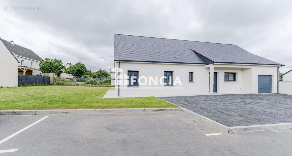 Maison à CHARGE