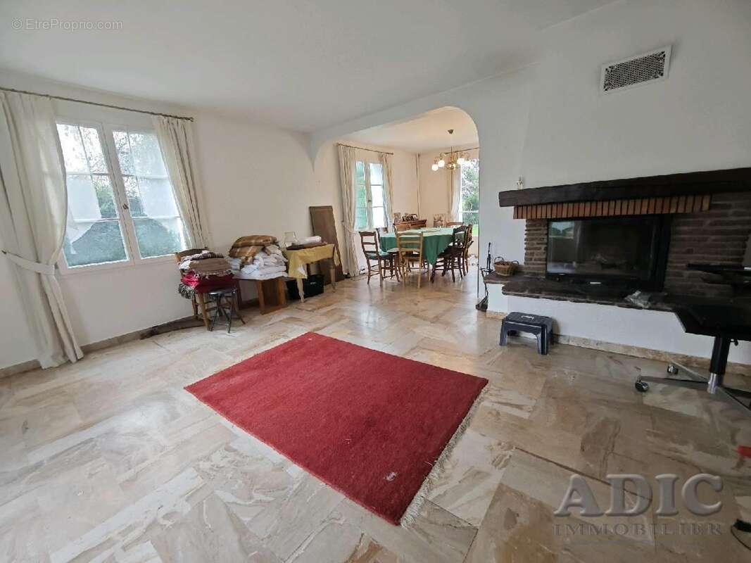 Maison à ERMENONVILLE