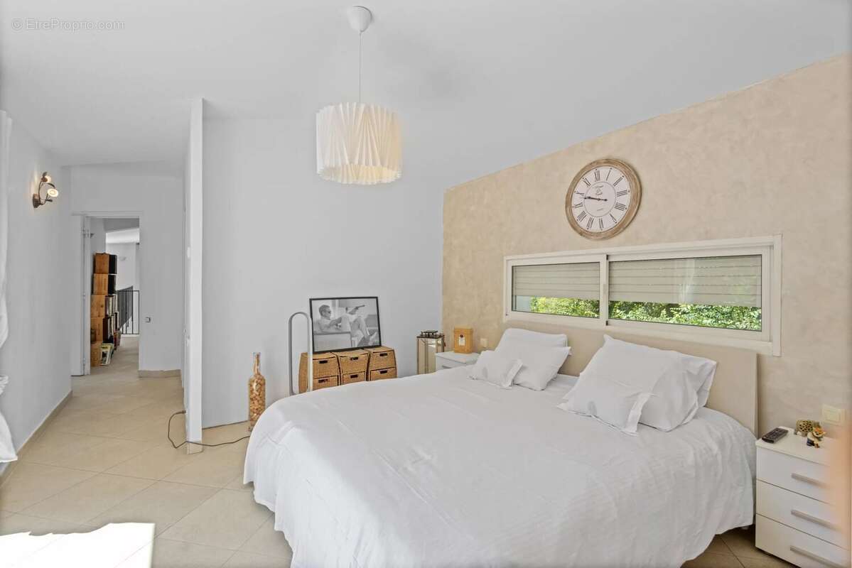 Propriété unique à Mougins — un havre de paix familial avec forêt, pool house et vie de village. - photo 8
