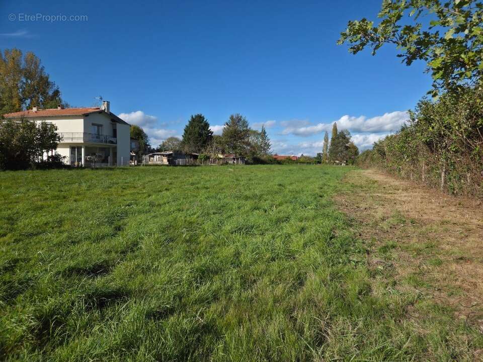 Terrain à LABARTHE-INARD