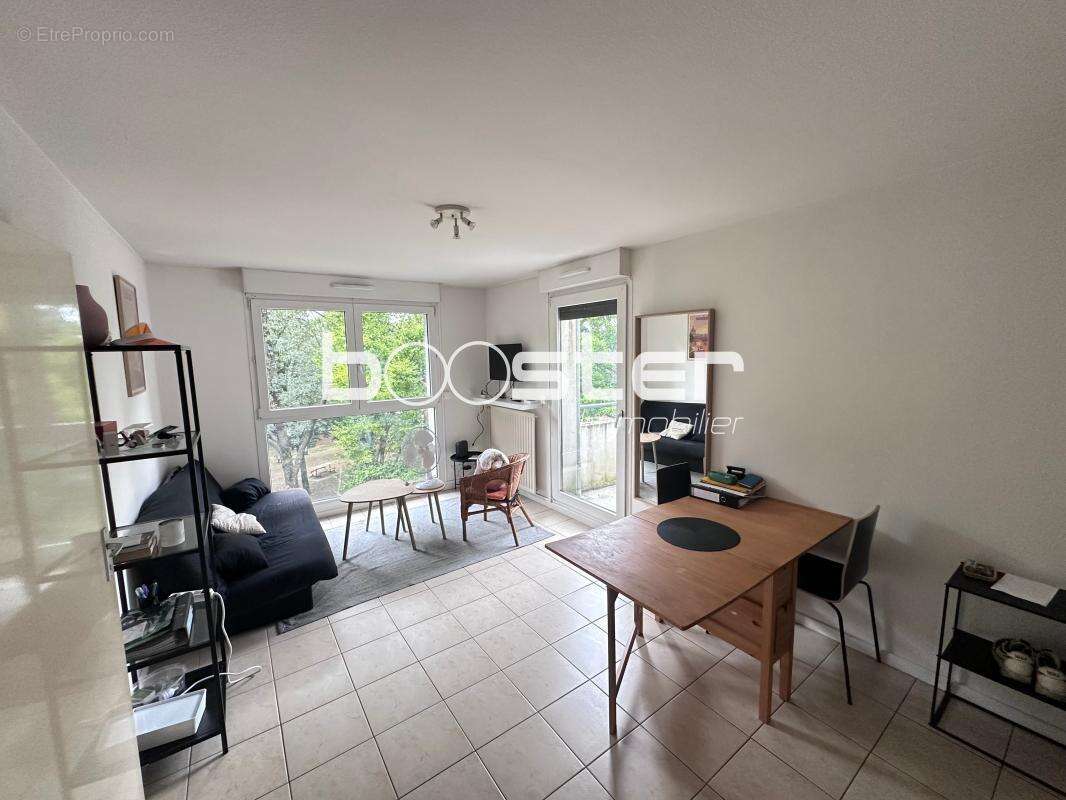 Métro Jolimont - Un appartement de type T1 bis - Résidence de standing avec balcon et parking – - photo 3