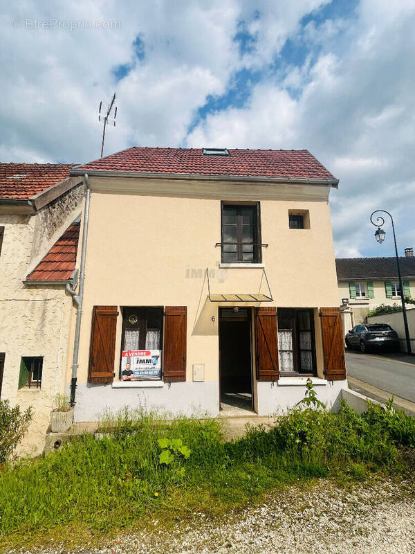 Maison à SAINT-JEAN-LES-DEUX-JUMEAUX