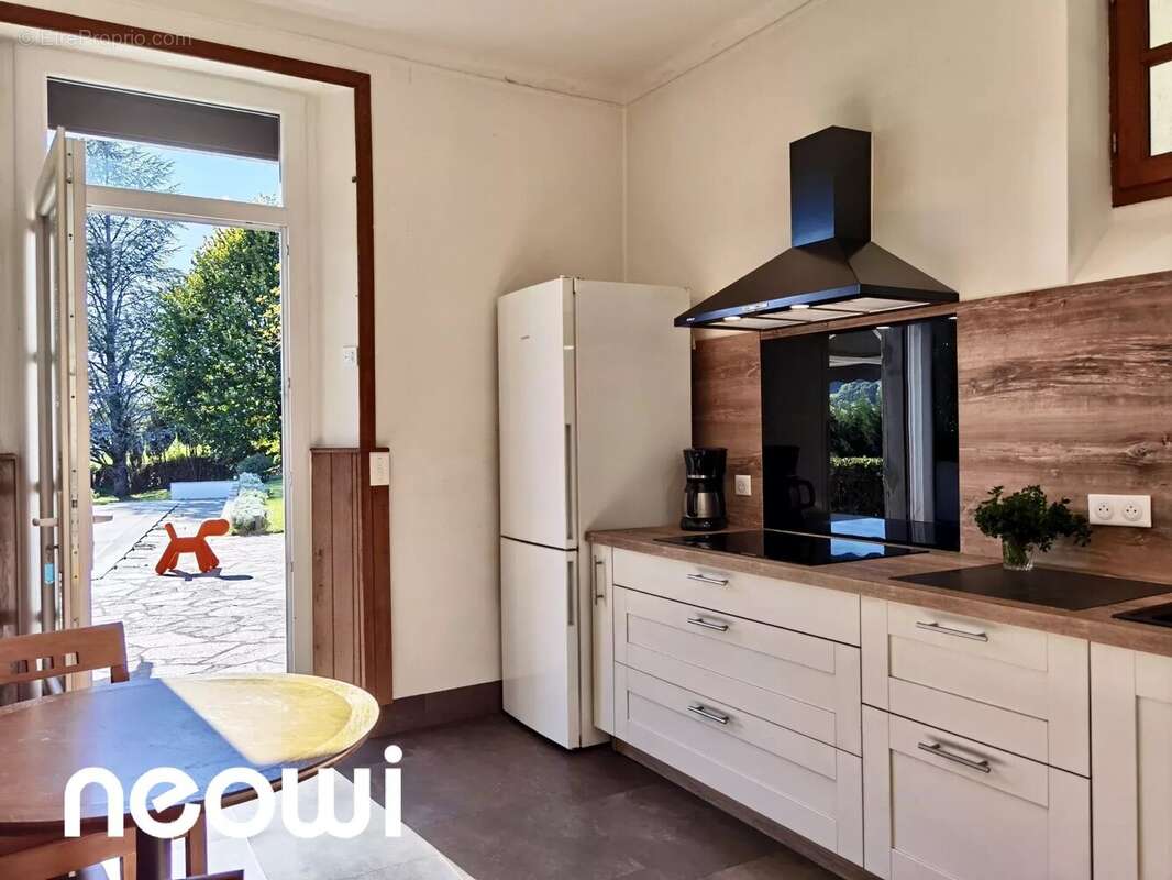 Maison à VIC-SUR-CERE