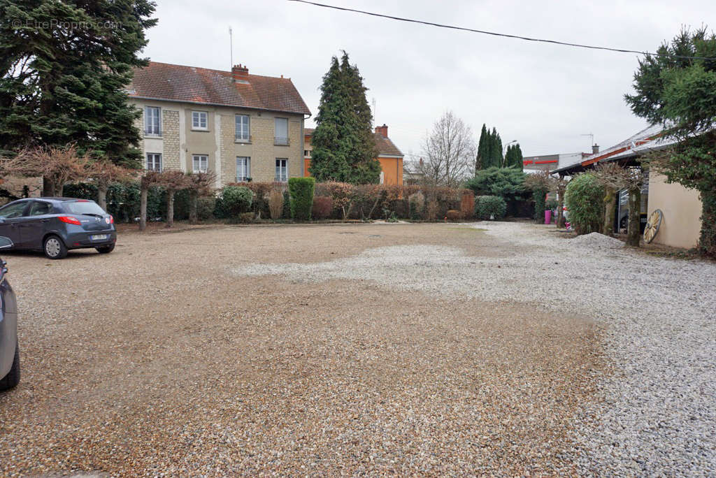 Commerce à PARAY-LE-MONIAL