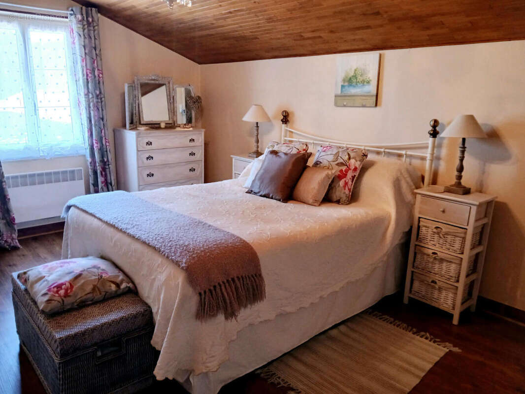 upstairs bed  - Maison à BUSSIERE-BADIL