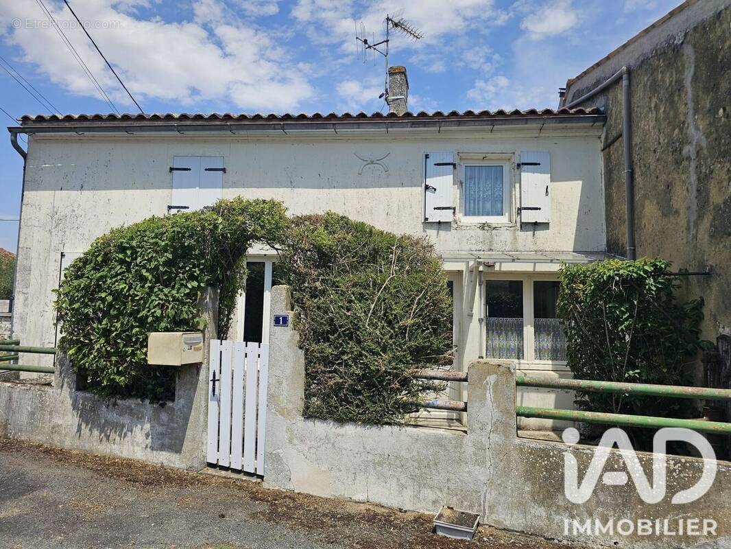 Photo 1 - Maison à SAINT-SAVINIEN