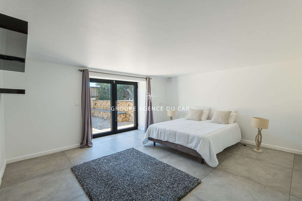 Villa pieds dans l'eau saint aygulf - 7 pièce(s) - 238 m2 - photo 15