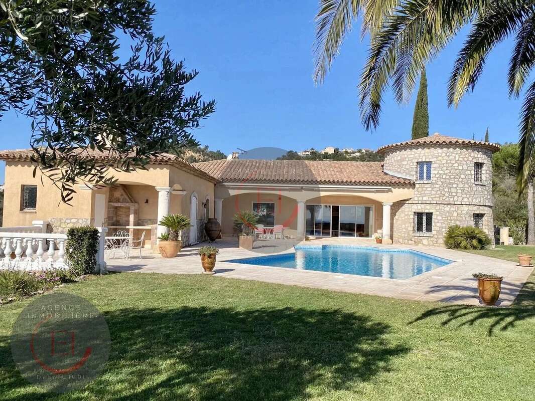 Maison à LES ADRETS-DE-L&#039;ESTEREL