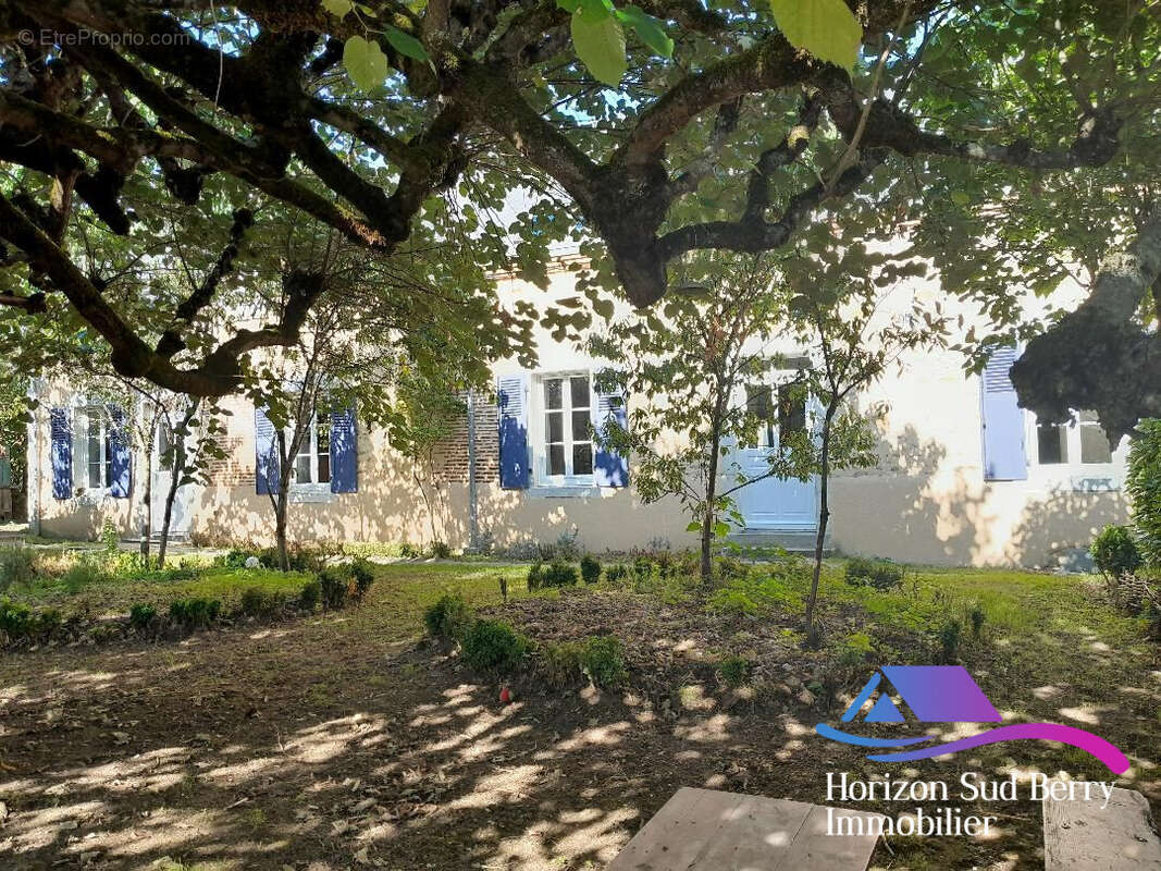 Jardin avant - Maison à MOUHERS