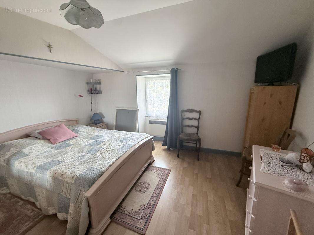 Maison à CHEF-BOUTONNE