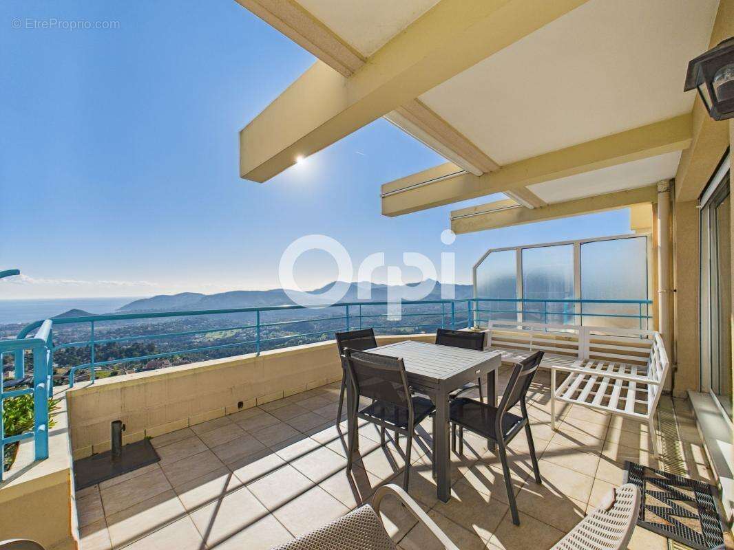 Appartement à MANDELIEU-LA-NAPOULE