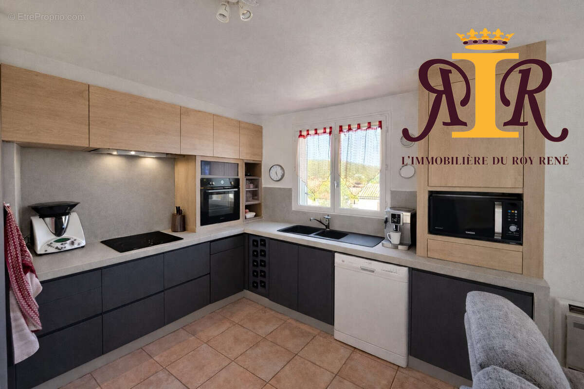 Image projection IA de la cuisine renovée - Maison à MIRABEAU