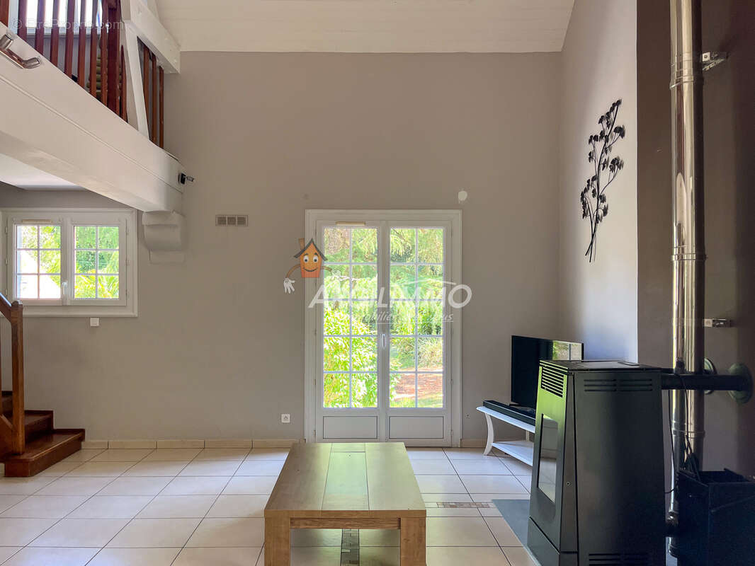 Propriété avec deux habitations et piscine - photo 5