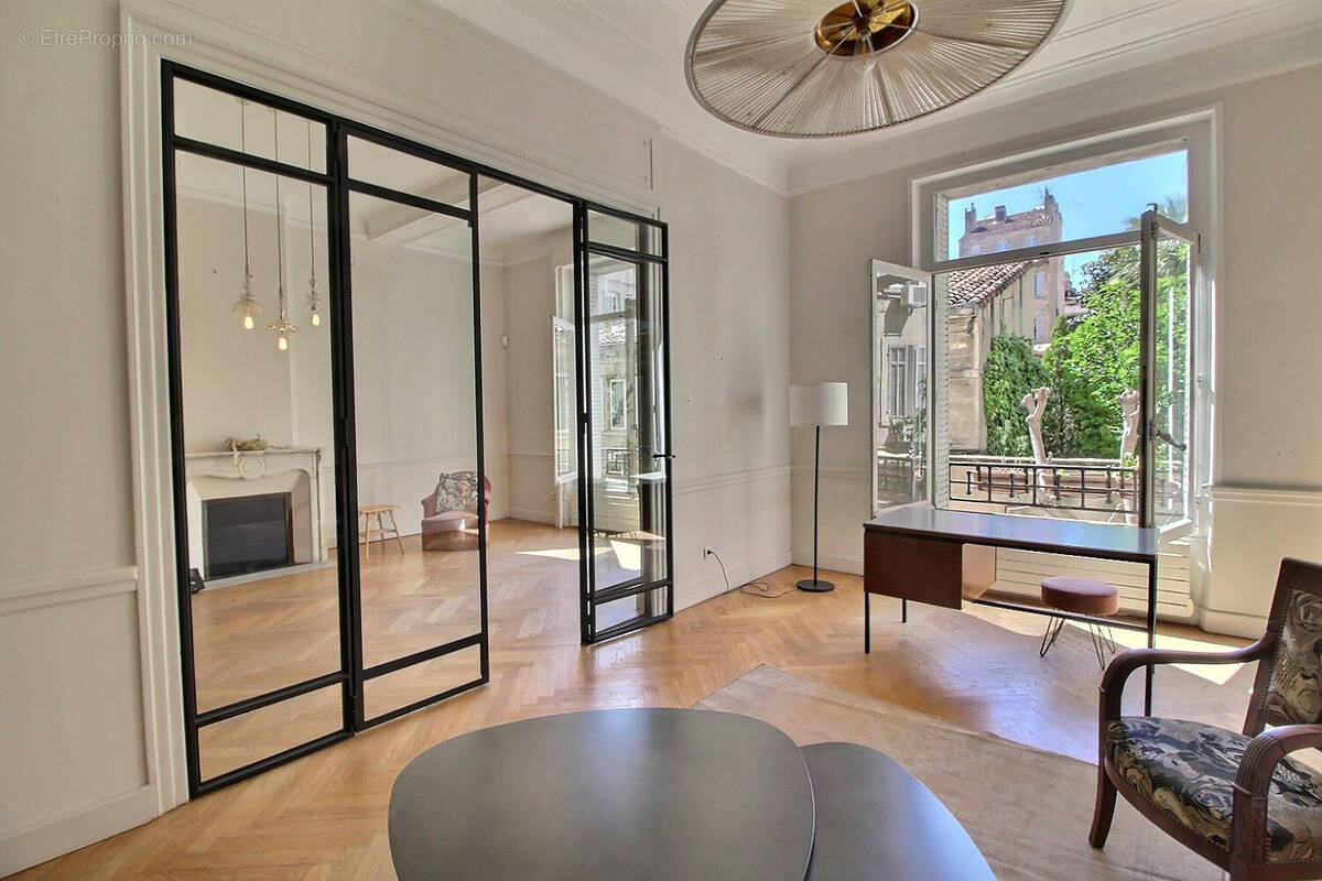 Appartement à MARSEILLE-6E