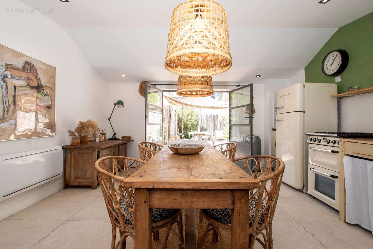 Maison à CHATEAUNEUF-GRASSE