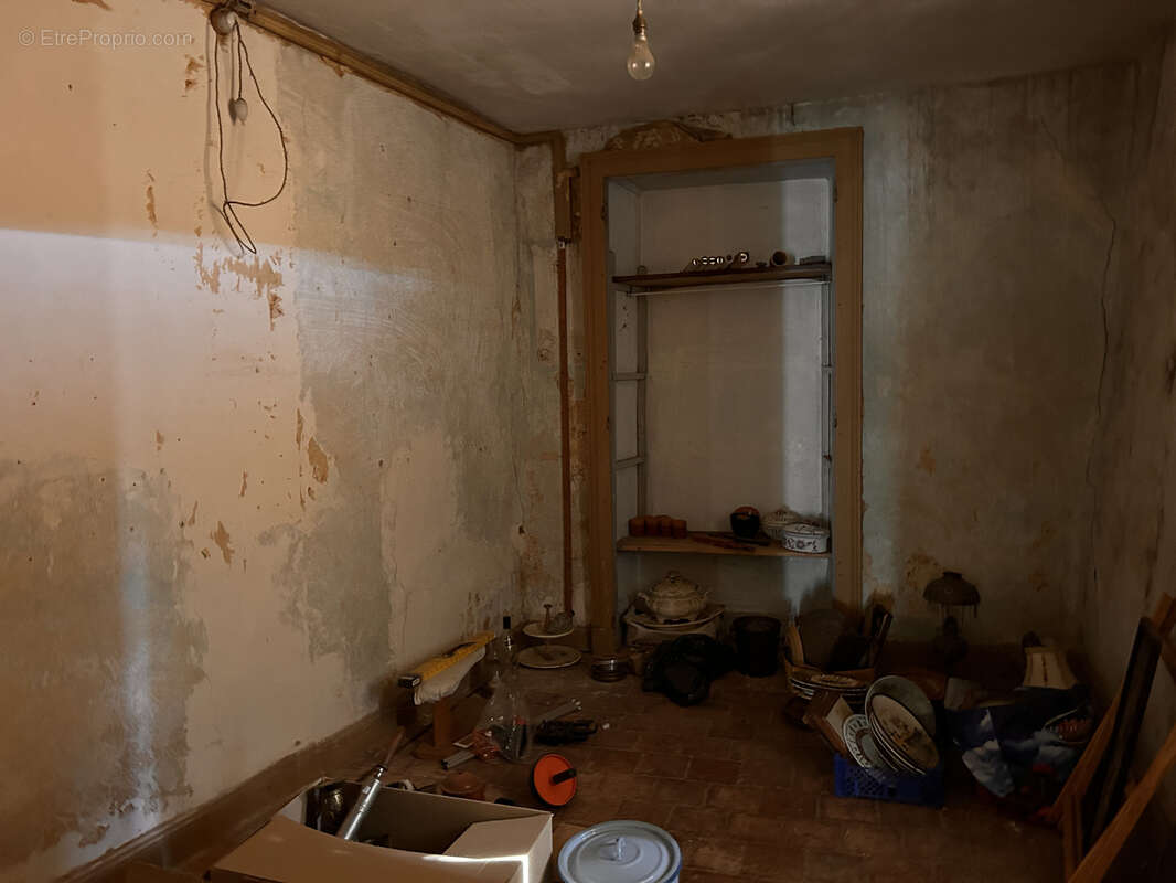 A VENDRE - Maison à rénover entièrement à Saint-Marcel - photo 3