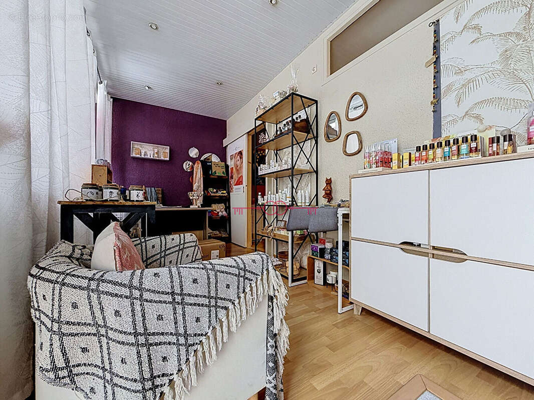 REIMS CENTRE - Local commercial Reims 44.8 m2 - photo 2