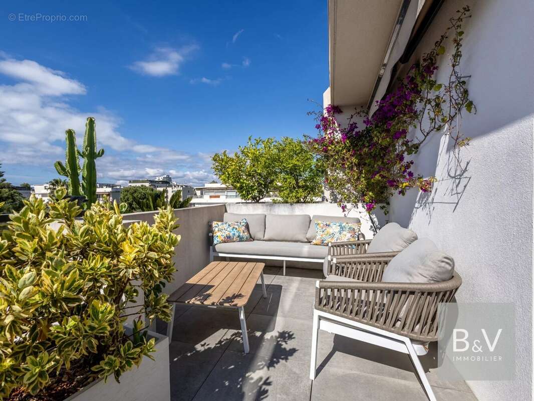 Appartement à SAINT-LAURENT-DU-VAR