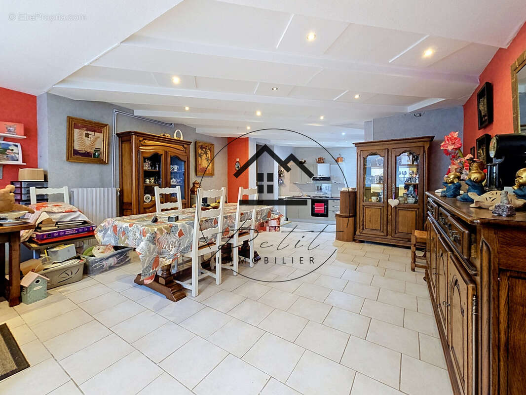 Appartement à MOUY