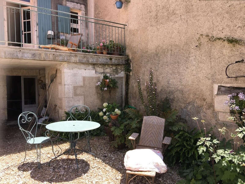 Maison à LUSIGNAC