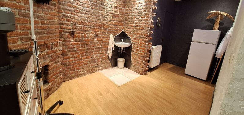 Commerce à CONDE-SUR-L&#039;ESCAUT