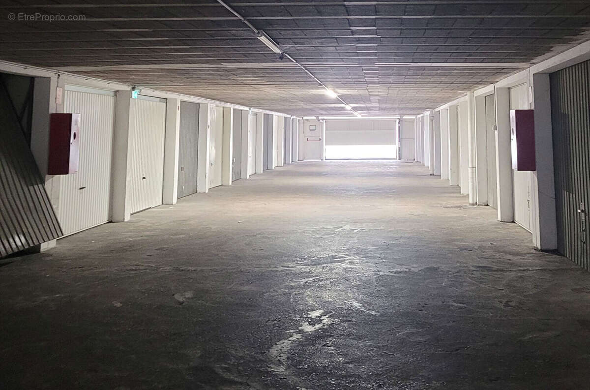 Parking à RILLIEUX-LA-PAPE