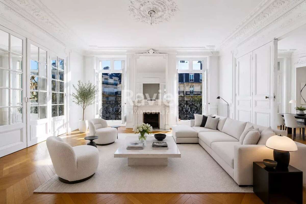 Appartement à PARIS-17E