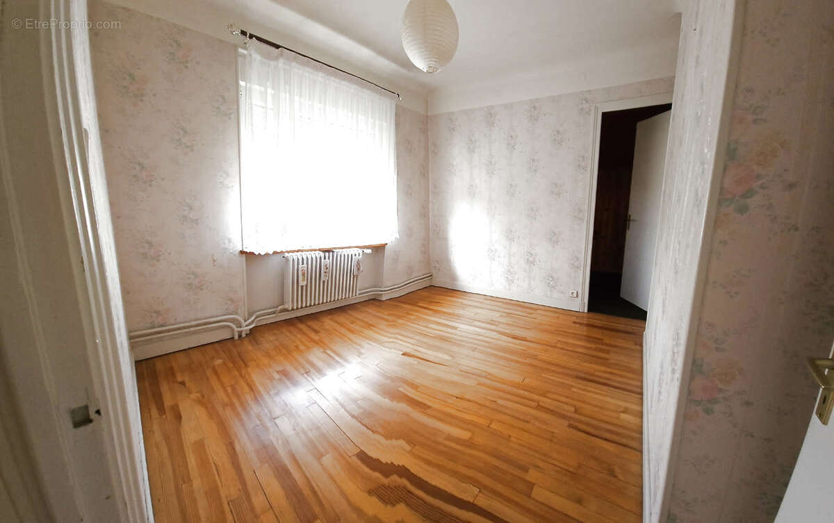 Maison à AUDUN-LE-ROMAN