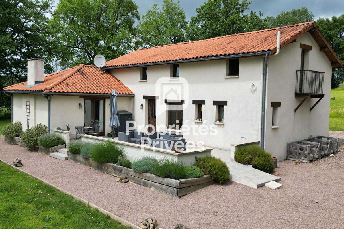 Maison à NONTRON