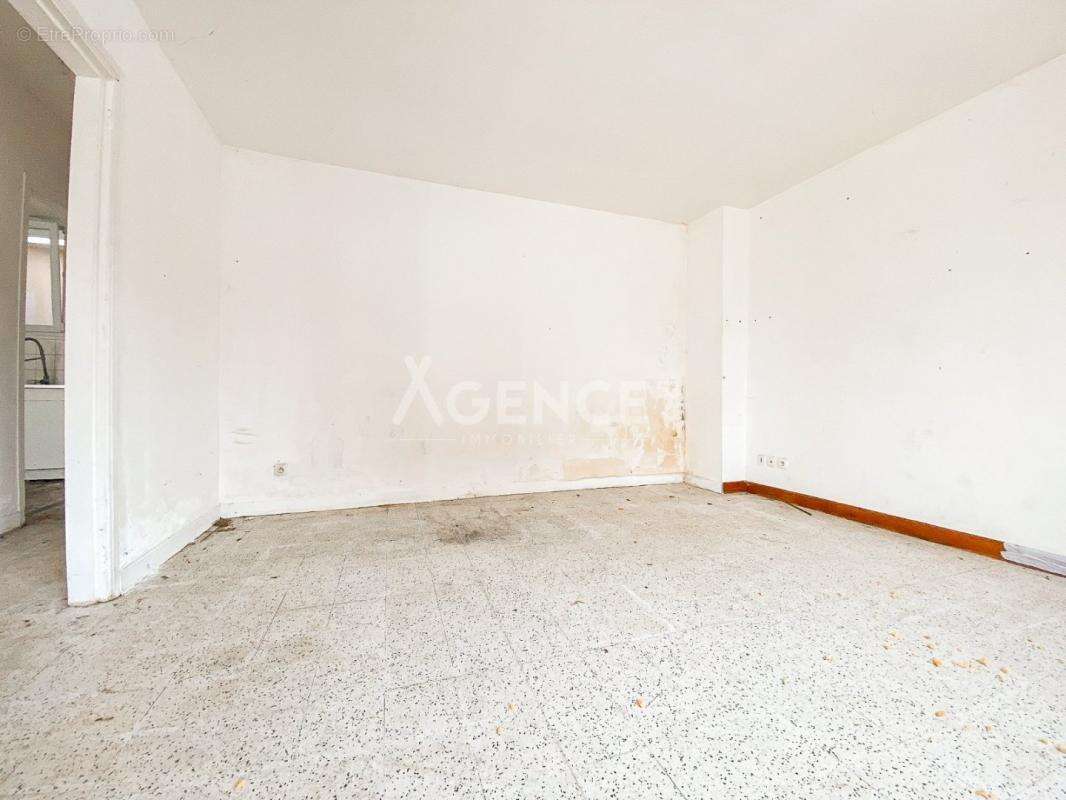 Maison à SAINT-MOMELIN