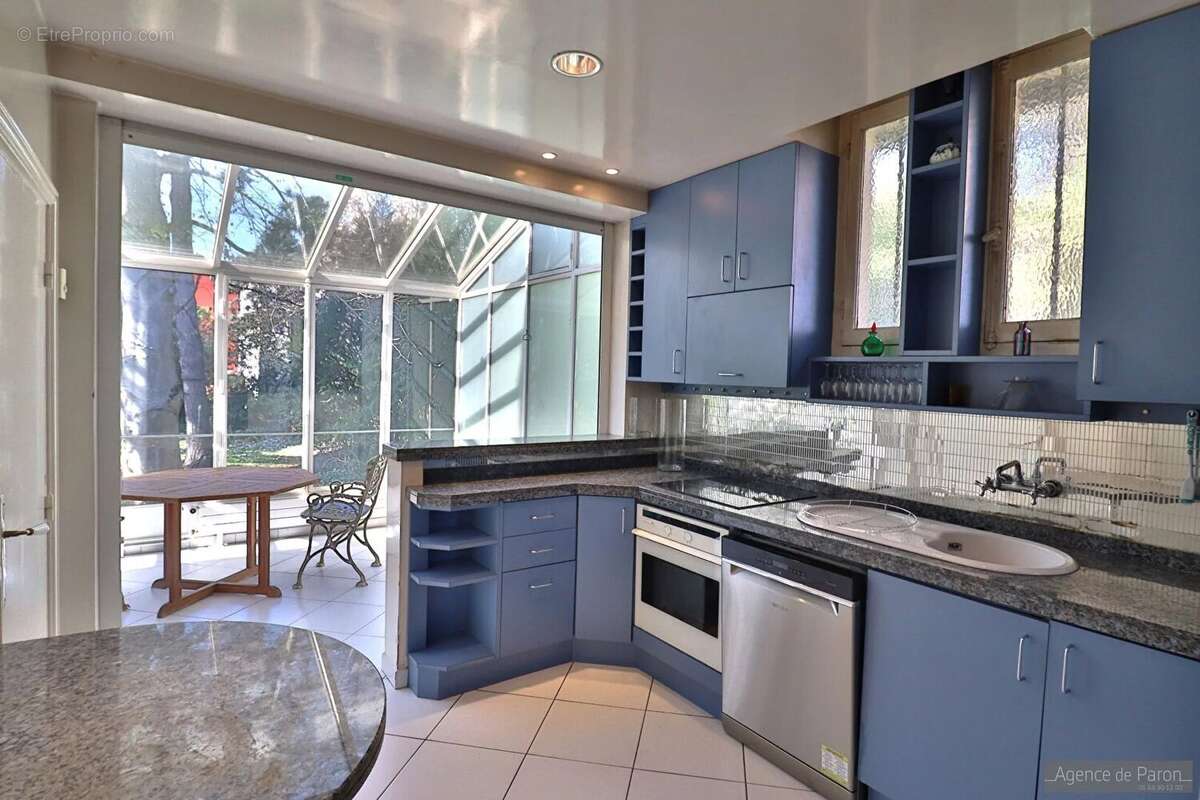 Maison à VERRIERES-LE-BUISSON