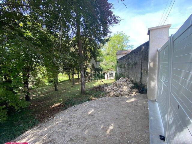 Terrain à VAUX-SUR-SEINE