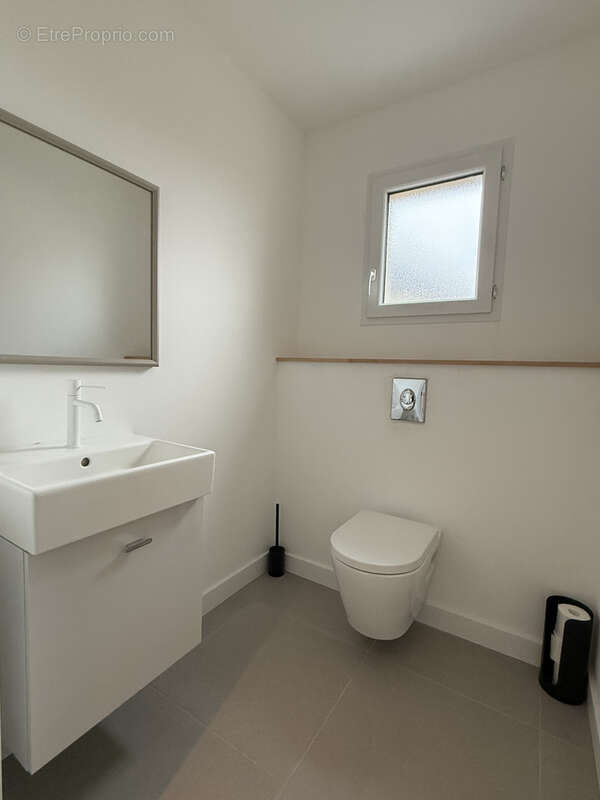 Maison à ESPINASSE-VOZELLE