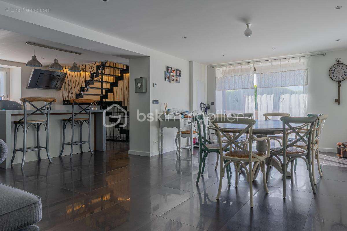 Appartement à PRINGY