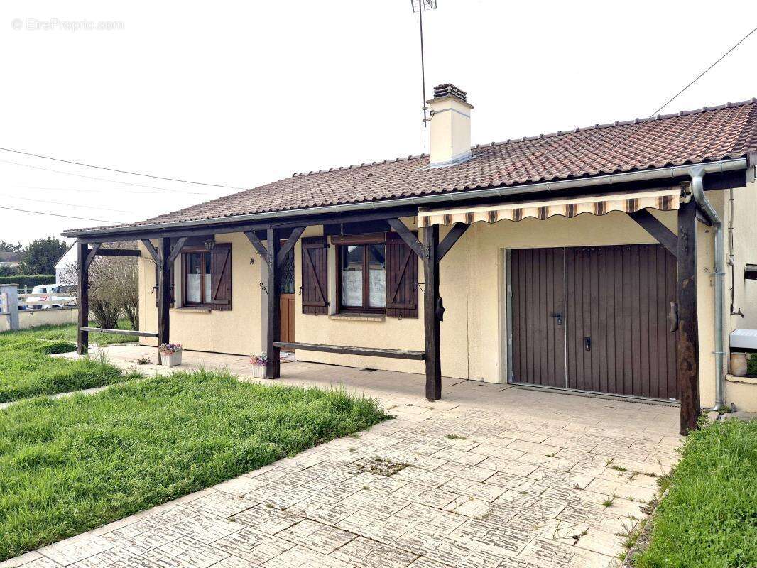 Maison à MARSEILLES-LES-AUBIGNY